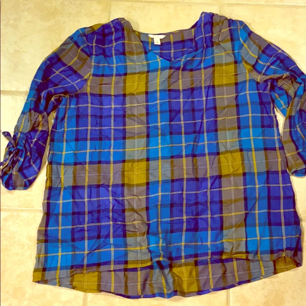 Vneck plaid shirt